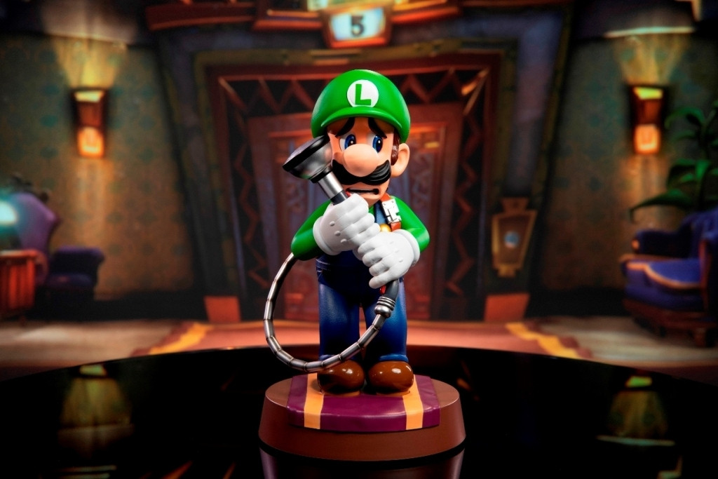 Luigi's Mansion 3: Luigi 9 inch PVC Standard Edition